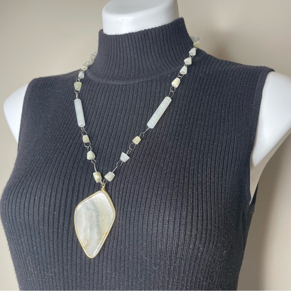 Vintage 70s White Onyx Aztec Pendant Necklace - Picture 2 of 7